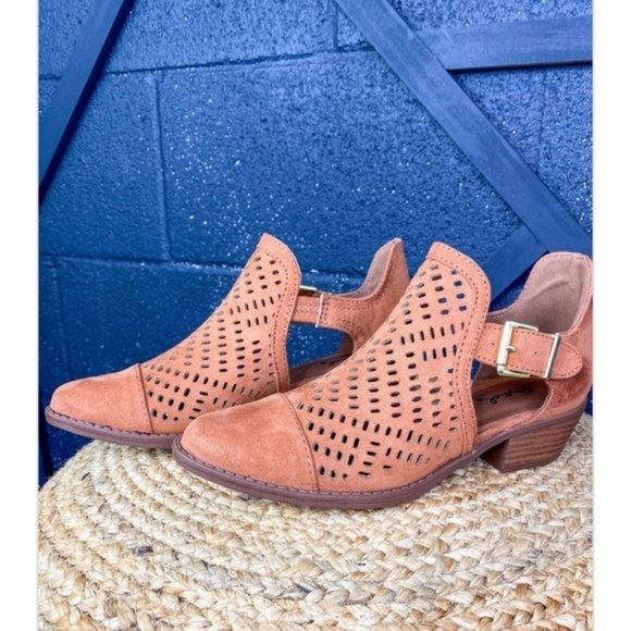 6/6.5/8/8.5 Buckled cutout suede ankle booties brown orange - Picture 2 of 11